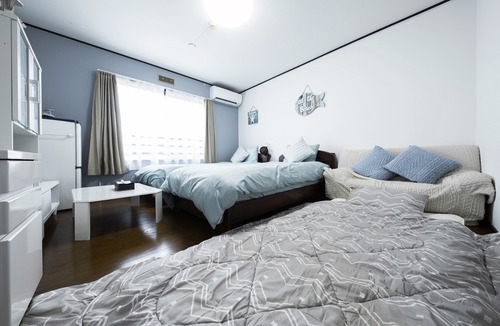 Maeganeku Hotel | Flat Peace Chair House