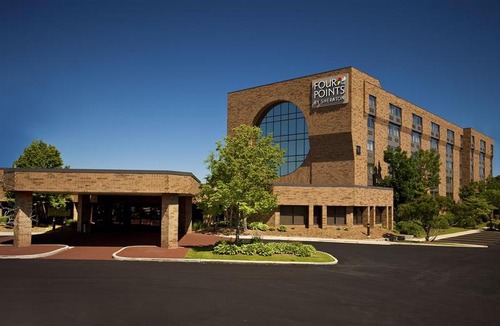 Brown Deer Hotel | Four Points by Sheraton Milwaukee North Shore