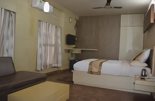 5th Block Hotel | Emerald Suites