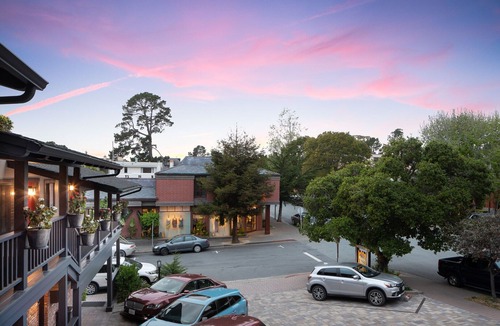 Golden Rectangle Hotel | Wayside Inn