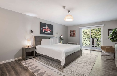 Elkhart Lake Hotel | The Shore Club Wisconsin, Ascend Hotel Collection