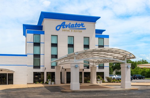 Mehlville Hotel | Aviator Hotel & Suites, BW Signature Collection
