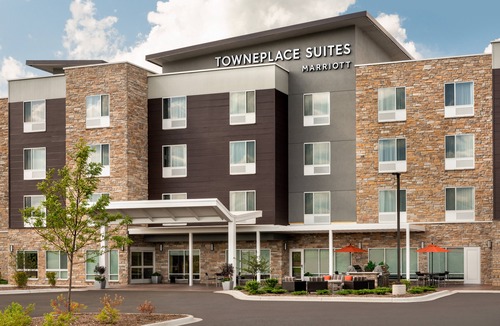 Grafton Hotel | TownePlace Suites by Marriott Milwaukee Grafton