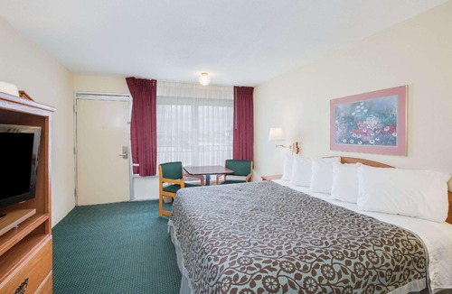 Newport Hotel | Days Inn by Wyndham Newport