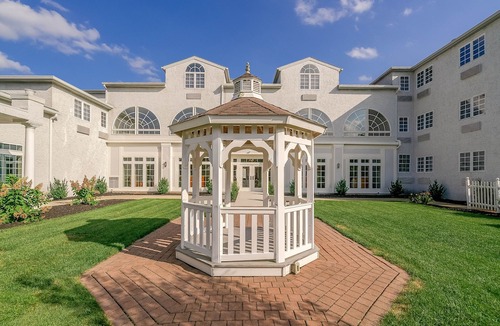 Egg Harbor City Hotel | Chateau Renault