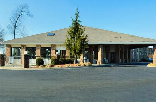 Hillview Hotel | Baymont by Wyndham Louisville South I 65