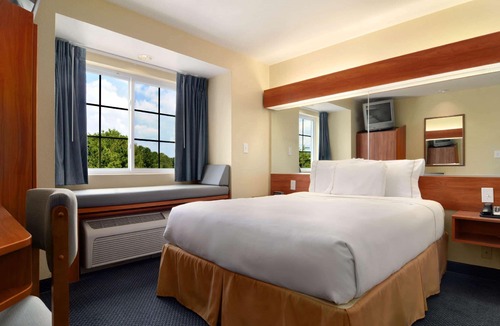 Normal Hotel | Microtel Inn & Suites Huntsville