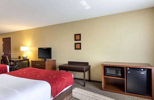 Worthington Hotel | Comfort Suites & Conference Center Worthington