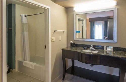 New Albany Hotel | Hampton Inn New Albany