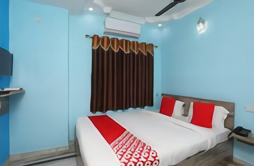 Kalighat Hotel | OYO 13039 Sradhanjali