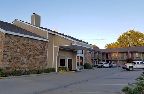 Ada Hotel | Raintree Inn