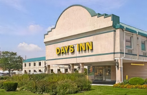 Ogontz Campus Hotel | Days Inn by Wyndham Philadelphia - Roosevelt Boulevard