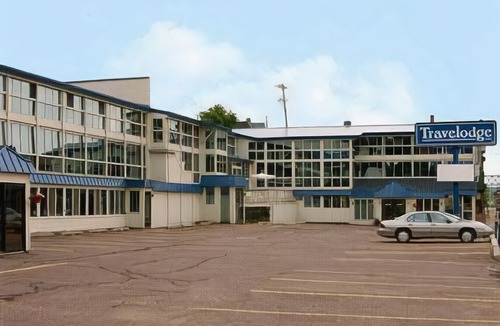 Houghton Hotel | Quality Inn & Suites Houghton