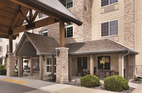 Suamico Hotel | Country Inn & Suites by Radisson, Green Bay North, WI