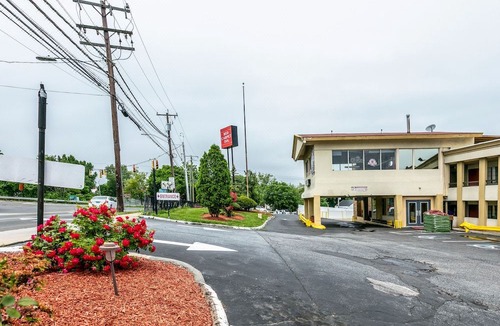 Cove - East Side - Shippan Hotel | Red Carpet Inn - Stamford