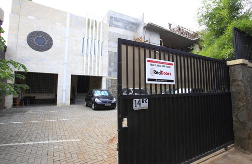 Cilandak Hotel | RedDoorz Near Cilandak Town Square
