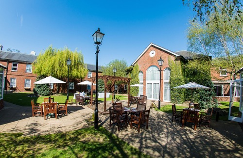Newport Pagnell Hotel | Holiday Inn Milton Keynes East M1 Junc 14, an Ihg Hotel