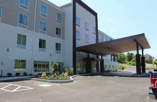 New Cumberland Hotel | Holiday Inn Express & Suites New Cumberland, an Ihg Hotel