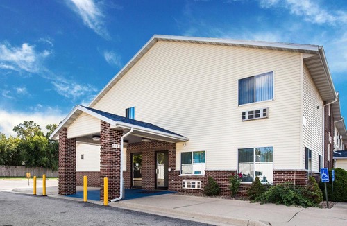 Cedar Rapids - Iowa City Hotel | Rodeway Inn Cedar Rapids