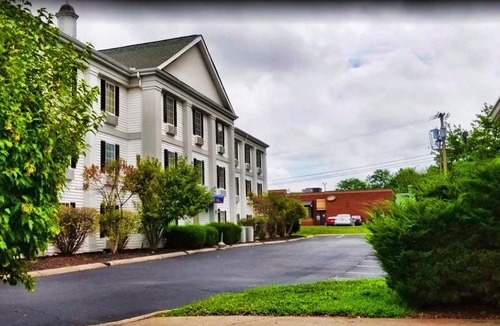 Columbia Hotel | Baymont by Wyndham Columbia Maury