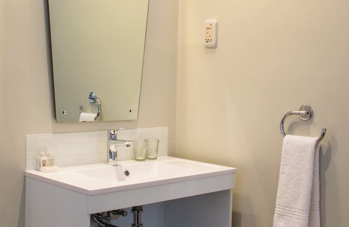 Three Anchor Bay Hotel | Head South Lodge