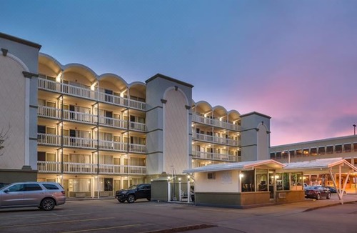 Northeast Virginia Beach Hotel | SureStay Hotel by Best Western Virginia Beach Royal Clipper