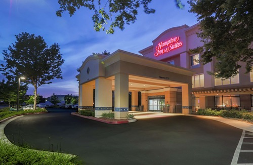 Yuba City Hotel | Hampton Inn & Suites Yuba City