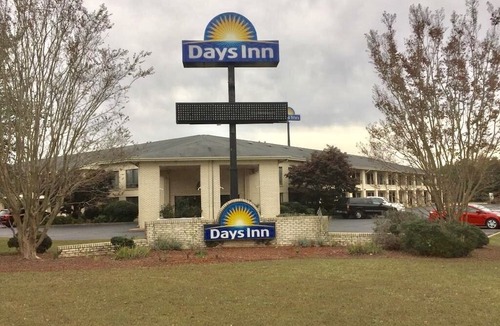 Arcadia Hotel | Days Inn by Wyndham Spartanburg Waccamaw