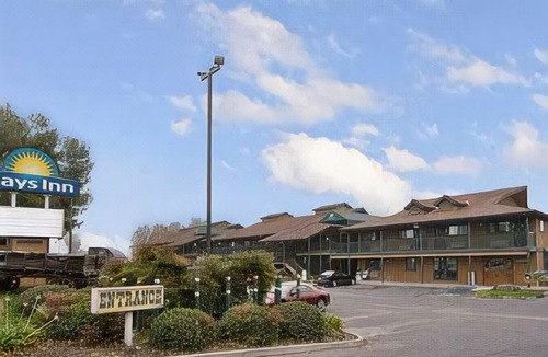 Lemoore Hotel | Travelodge by Wyndham Lemoore Near Naval Air Station
