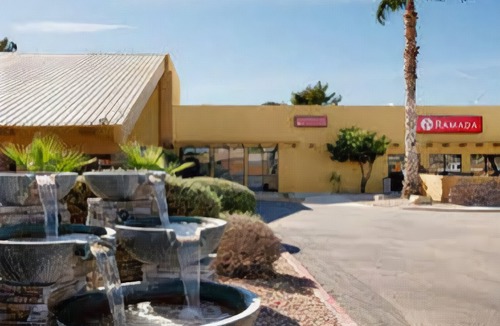 Peoria Hotel | Days Hotel by Wyndham Peoria Glendale Area