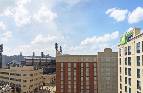 North Shore Hotel | Holiday Inn Express & Suites Pittsburgh North Shore, an IHG Hotel