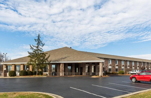 Hillview Hotel | Baymont by Wyndham Louisville South I 65