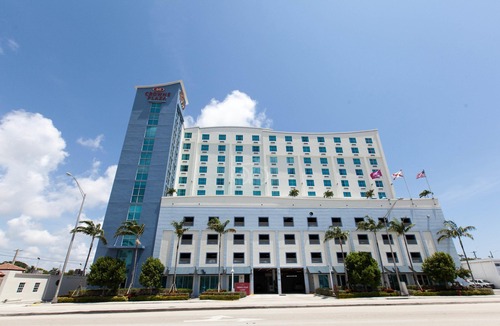Poinciana Park Hotel | Crowne Plaza Hotel Fort Lauderdale Airport/Cruiseport, an Ihg Hotel