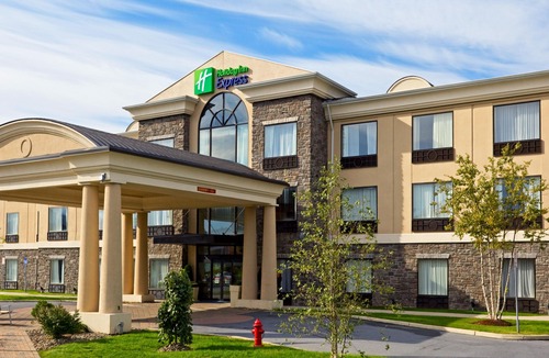 Chester Hotel | Holiday Inn Express Hotel & Suites Chester, an IHG Hotel