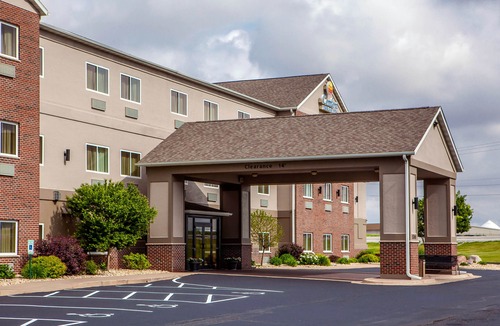 Quad Cities Hotel | Comfort Inn & Suites Davenport - Quad Cities