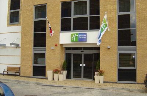 Watford Hotel | Holiday Inn Express London - Watford Junction, an Ihg Hotel