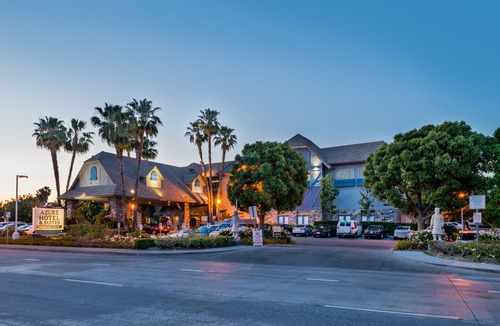 Ontario Hotel | Azure Hotel&Suites Ontario Trademark Collection by Wyndham
