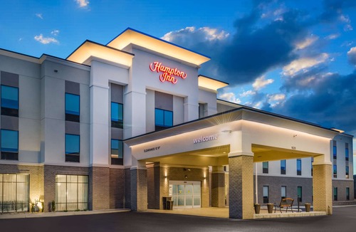 Newport Hotel | Hampton Inn Newport