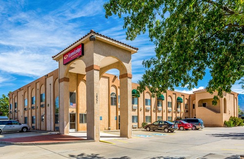 Princess Jeanne Hotel | Econo Lodge Inn & Suites