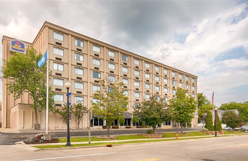 Marinette Hotel | Best Western Riverfront Inn