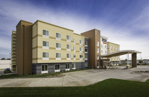 Hutchinson Hotel | Fairfield Inn and Suites Hutchinson