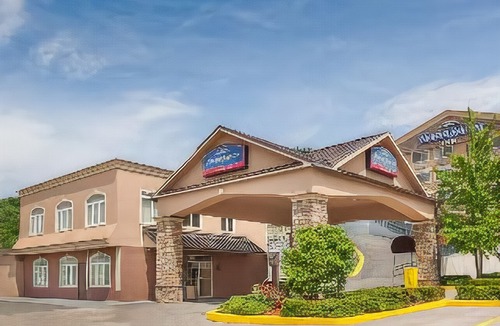 Industry Hotel | Howard Johnson by Wyndham North Bergen