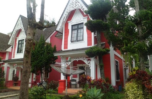 Cipanas Hotel | Villa Kota Bunga Blok P by DCM