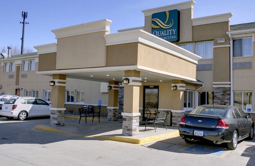 Greater South Side Hotel | Quality Inn & Suites des Moines Airport