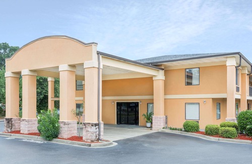 Blythewood Hotel | Days Inn by Wyndham North Columbia Ft. Jackson