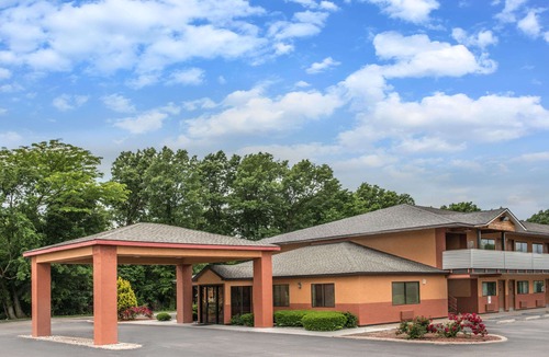 Kingdom City Hotel | Days Inn by Wyndham Kingdom City