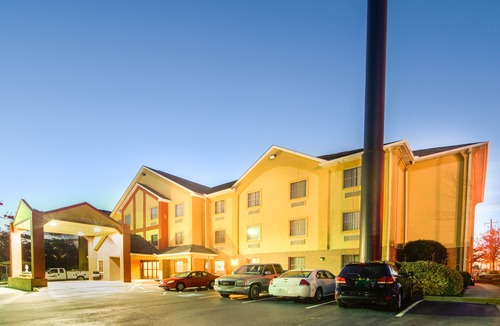 Macon Hotel | Comfort Inn & Suites Macon North I-75