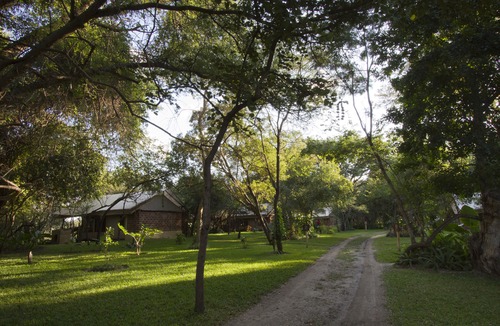 Komanyana Hotel | Camp Nkwazi