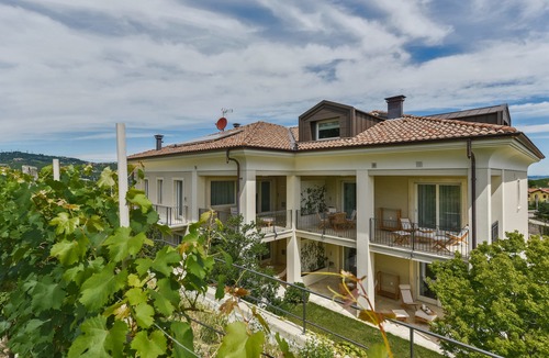 Castiglione Falletto Hotel | Villa Vitae