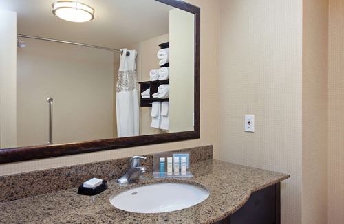 Herndon Hotel | Hampton Inn & Suites Fresno - Northwest